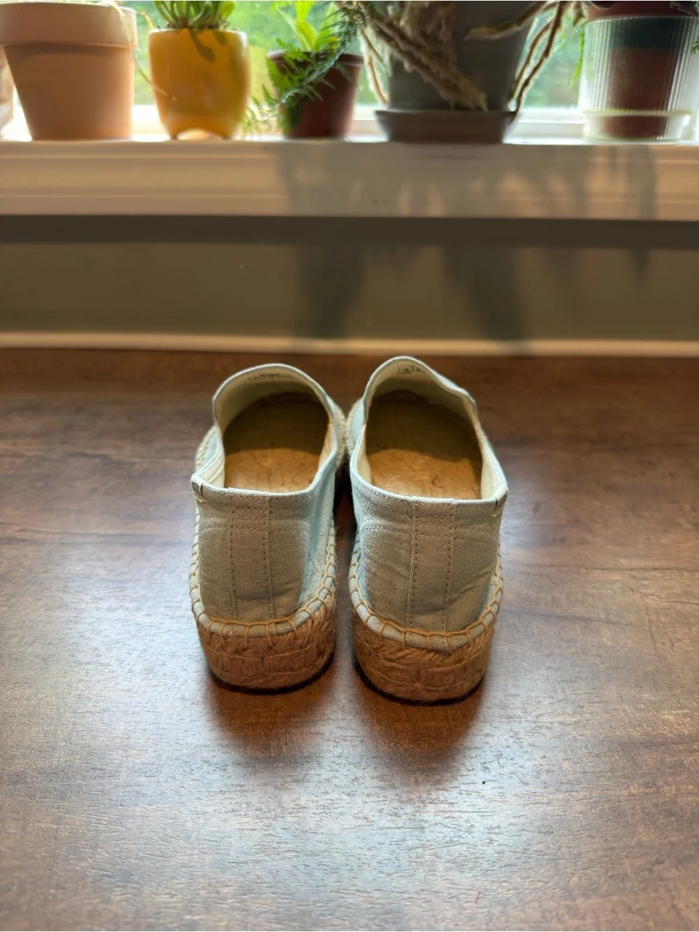 NWOB Soludos Light Blue Espadrille Slip-Ons with Pink Flamingo Embroidery 7.5